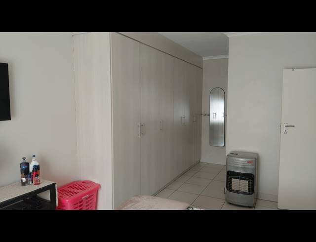 3 BEDROOM FREESTANDING FOR SALE IN DENNEOORD